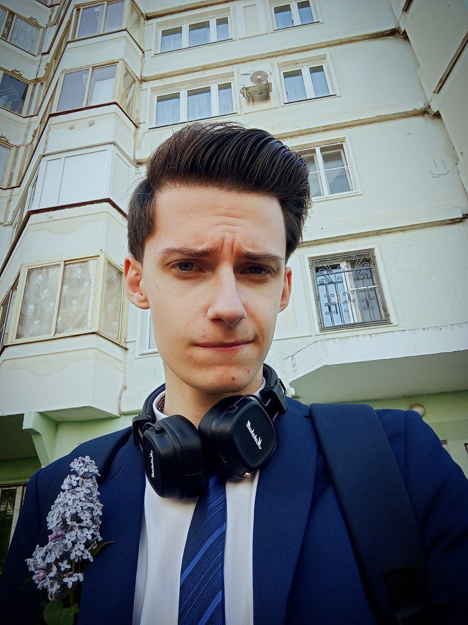 Портрет в синем пиджаке